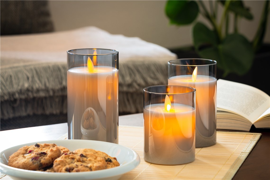 Goobay Set of 3 LED Real Wax Candles in Glass, Grey-Transparent, incl. 10x AAA (LR03) - Afbeelding 5